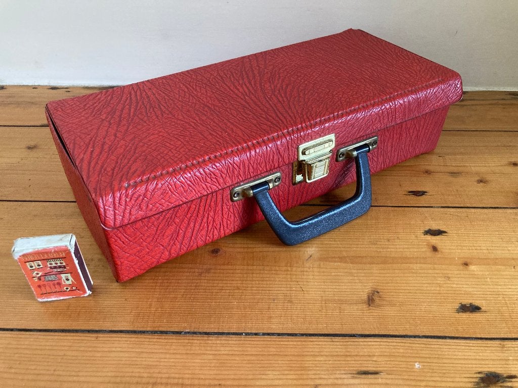 Rood rode breed brede cassettebandjes koffertje koffer, Gebruikt, 2 t/m 25 bandjes, Overige genres, Ophalen of Verzenden