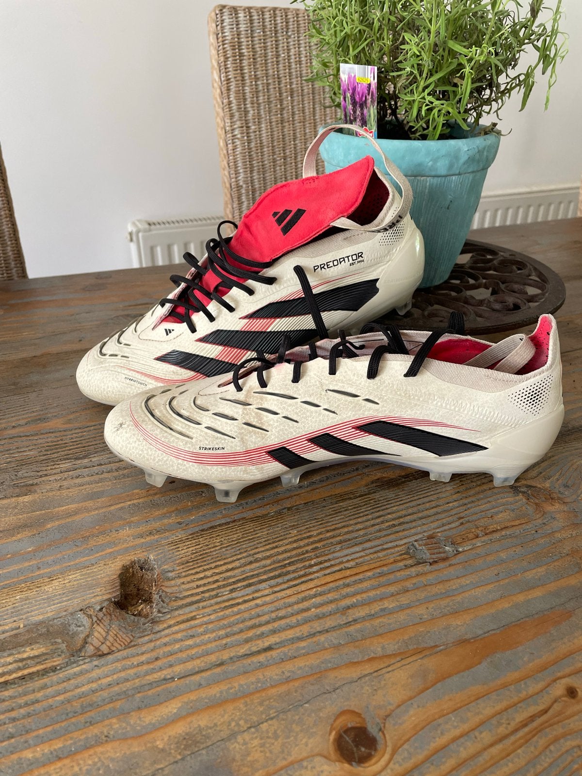 Adidas Predator voetbalschoenen - Maat 43,5 - Zo goed als ni, Ophalen of Verzenden, Zo goed als nieuw, Schoenen