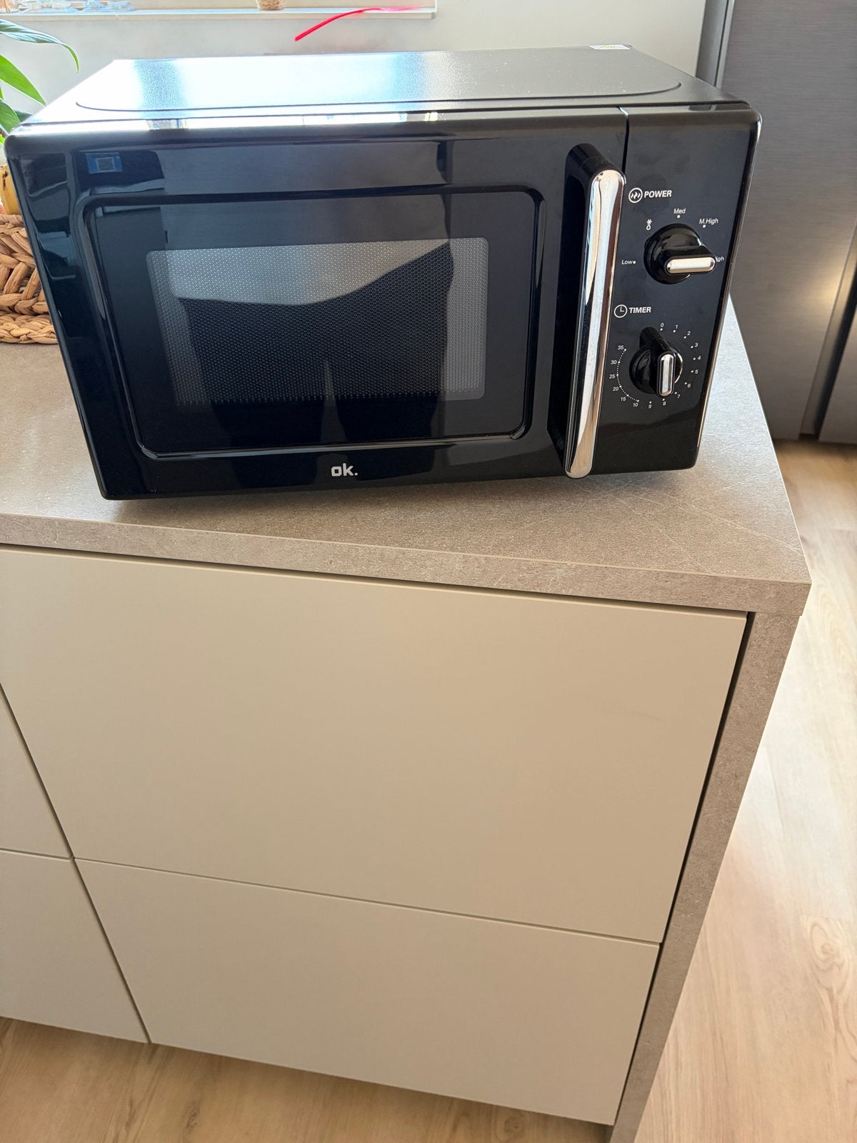 OK. Magnetron OMW 2022-2 B - Zwart, zo goed als nieuw, Witgoed en Apparatuur, Magnetrons, Ophalen, Minder dan 45 cm, Draaiplateau