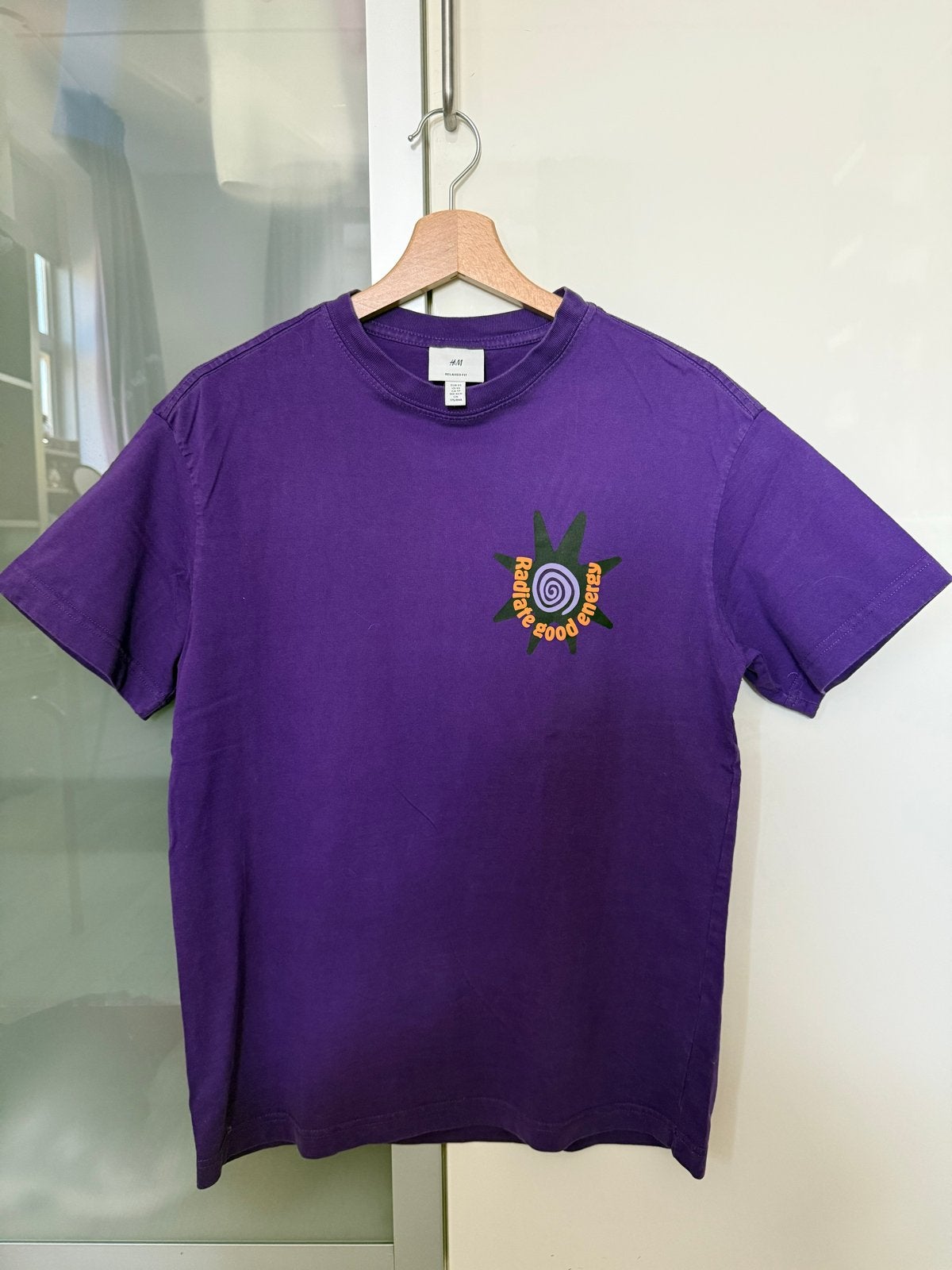 H&M Relaxed Fit T-shirt Paars met print op achterkant, Ophalen of Verzenden, Zo goed als nieuw, Maat 46 (S) of kleiner, Paars