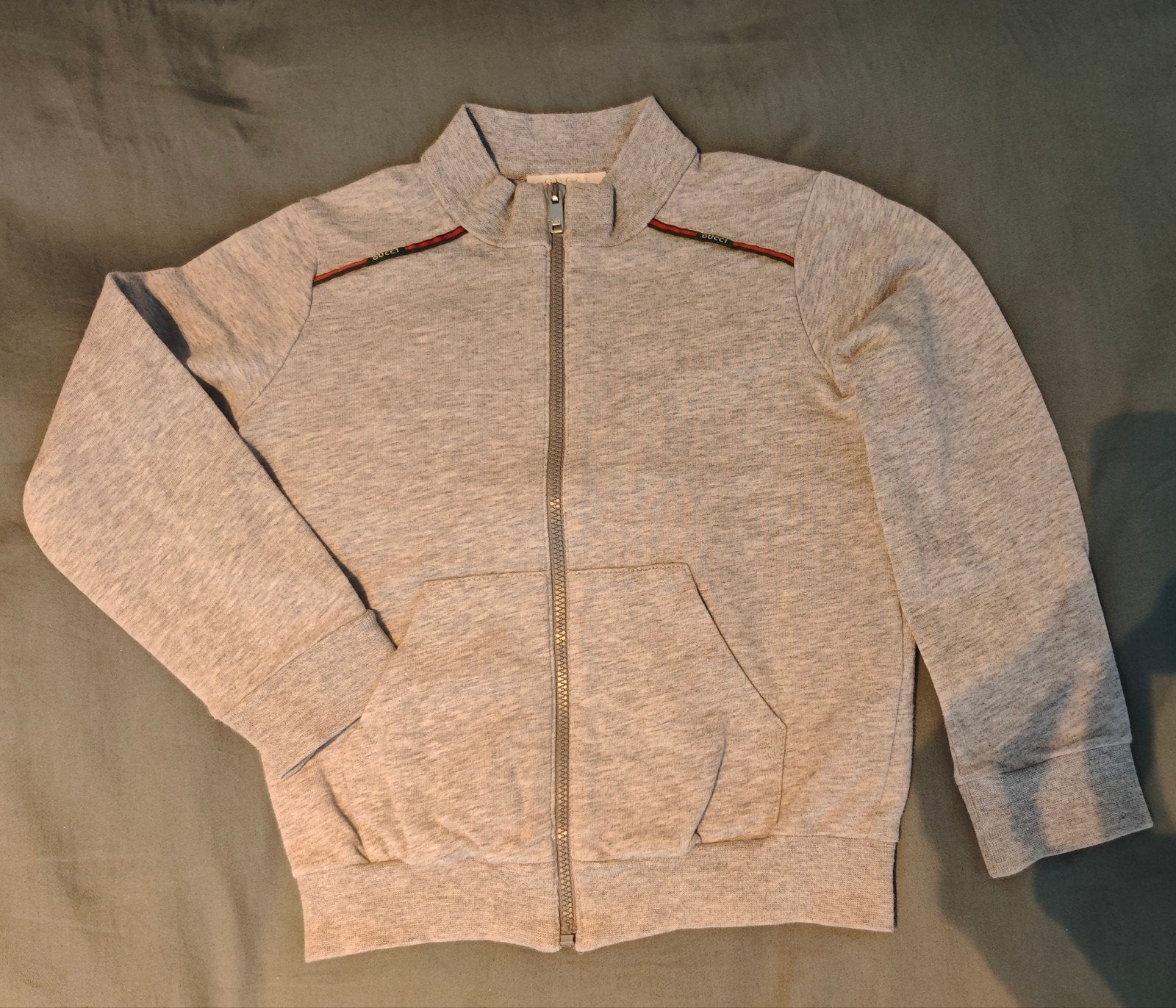 Origineel Gucci vestje grijs 18/24 maanden, zgan, Ophalen of Verzenden, Zo goed als nieuw, Jongen, Gucci