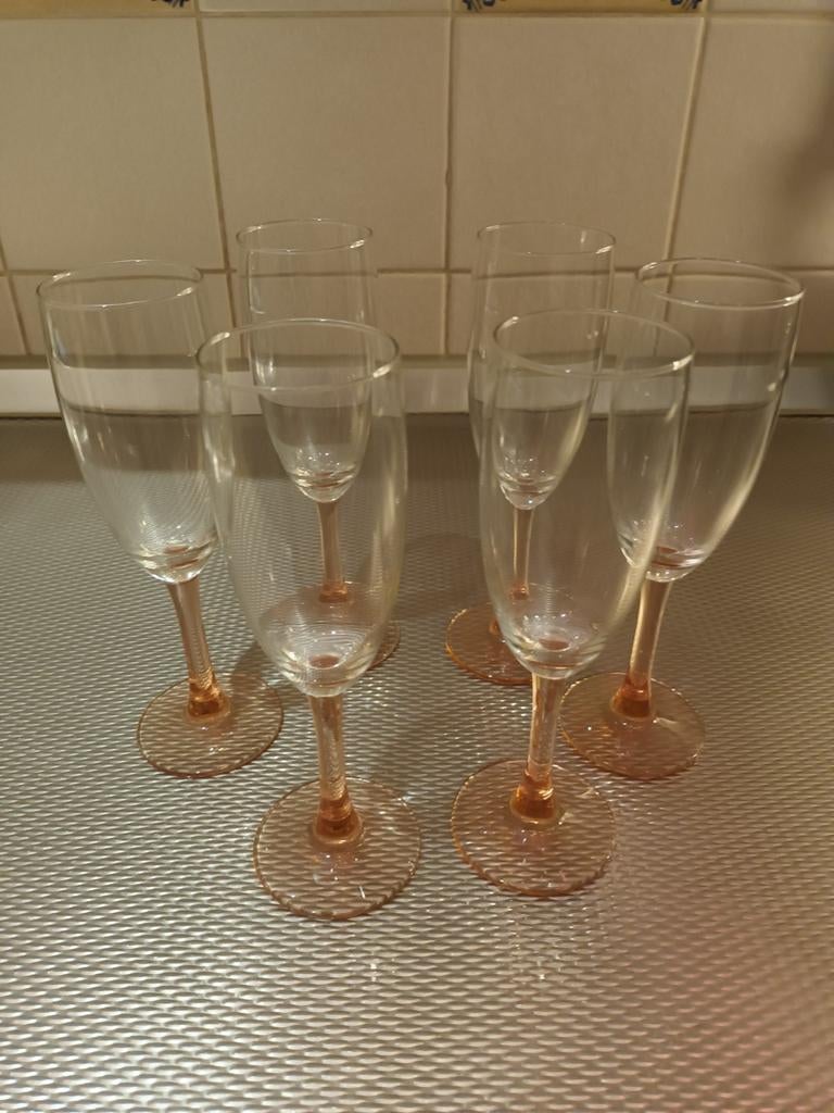 6 Vintage Luminarc Champagne Fluiten - Roze Voet, Ophalen of Verzenden