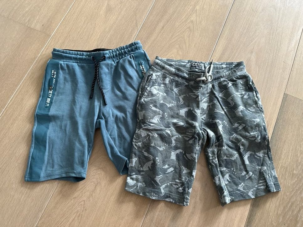 2 korte broeken maat 140 - C&A en Salty Dog, Ophalen of Verzenden, Gebruikt, Jongen, Broek