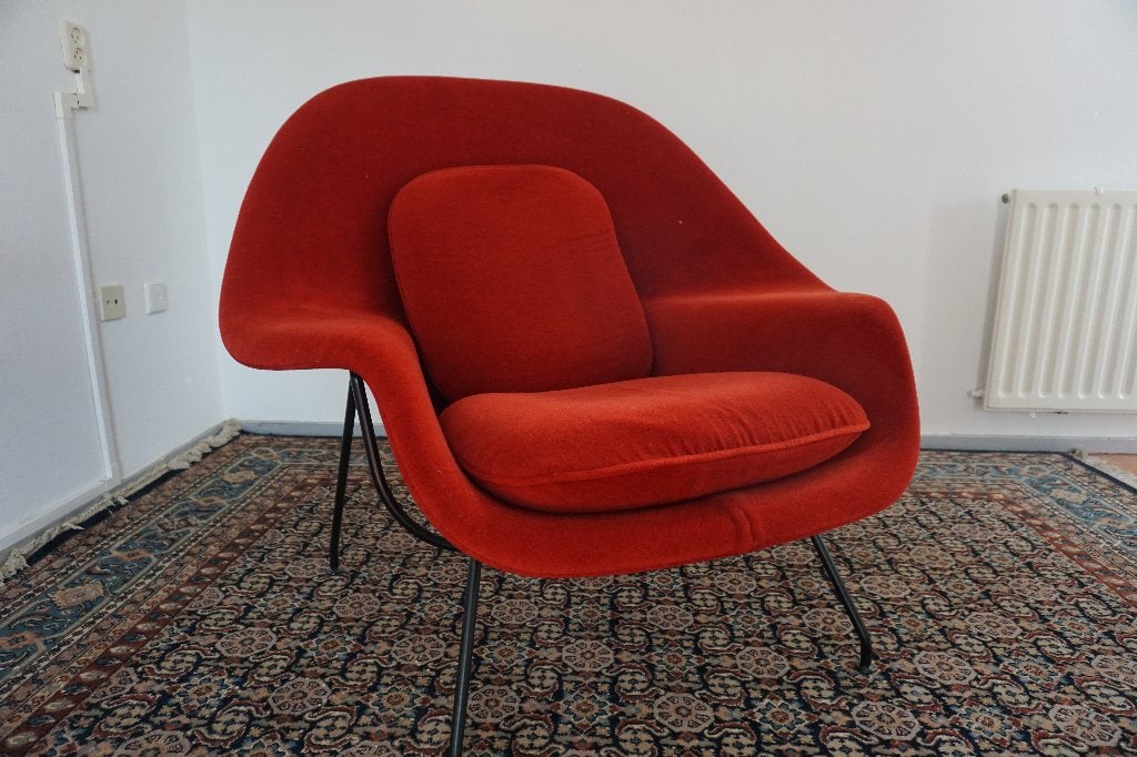 Knoll Womb Chair in rood alpaca - Eero Saarinen, Huis en Inrichting, Ophalen of Verzenden, Zo goed als nieuw, Metaal, Eén
