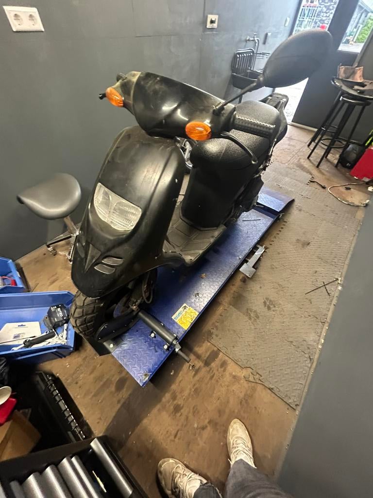 Typhoon 70cc opknapper, Fietsen en Brommers, Snorfietsen en Snorscooters, Zo goed als nieuw, Gilera, Tweetakt, Ophalen