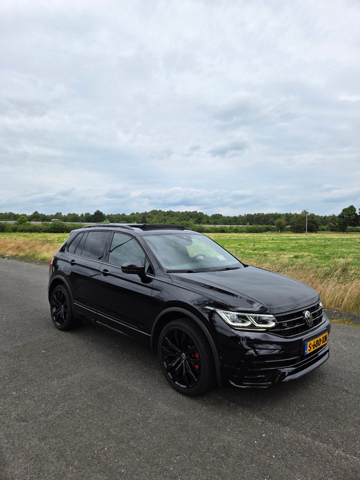 Volkswagen Tiguan 1.4| 3x R-Line | Black-Style Zeer compleet, Auto's, Volkswagen, 1716 kg, 4 cilinders, Lichtsensor, Zwart