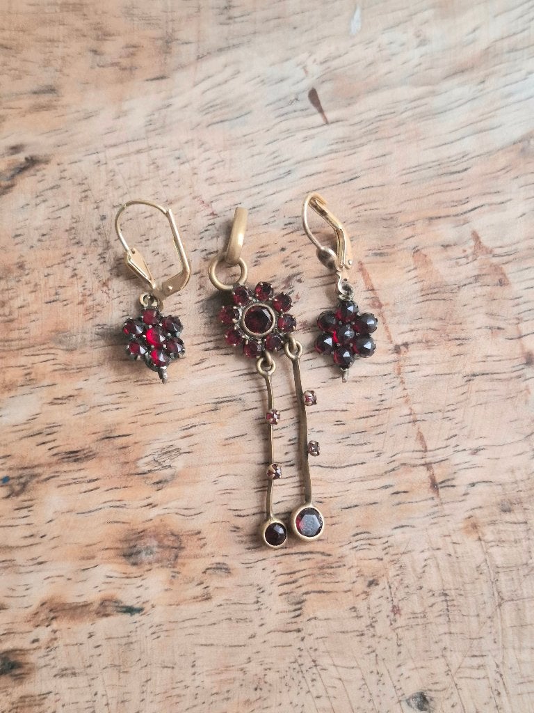 Leuke vintage granaat oorbellen en hanger, Verzenden, Overige materialen, Oorbellen, Met edelsteen