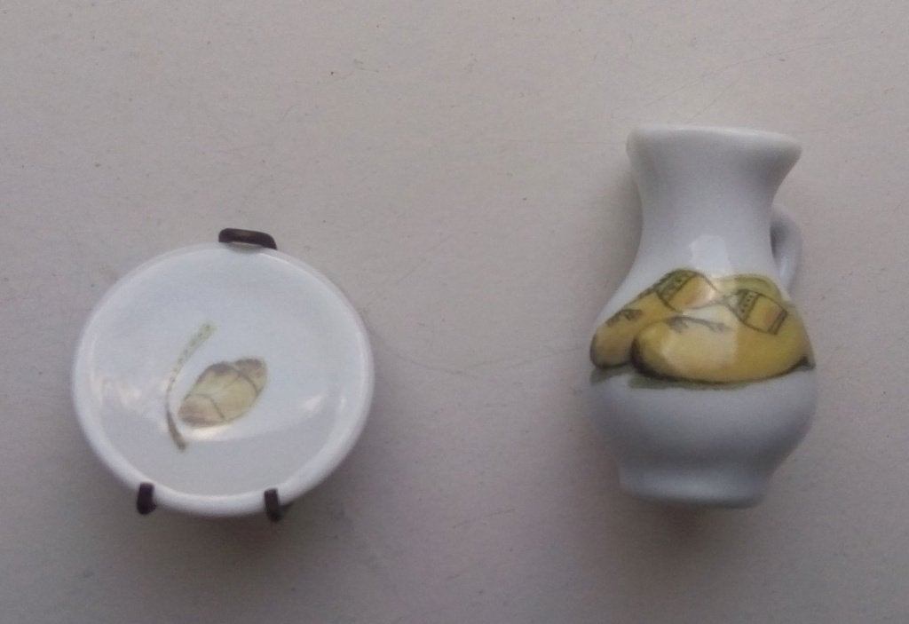 Wooden Shoes Miniatuur Vaasje en Bordje, Verzenden, Zo goed als nieuw, Porselein, Bord of Schaal
