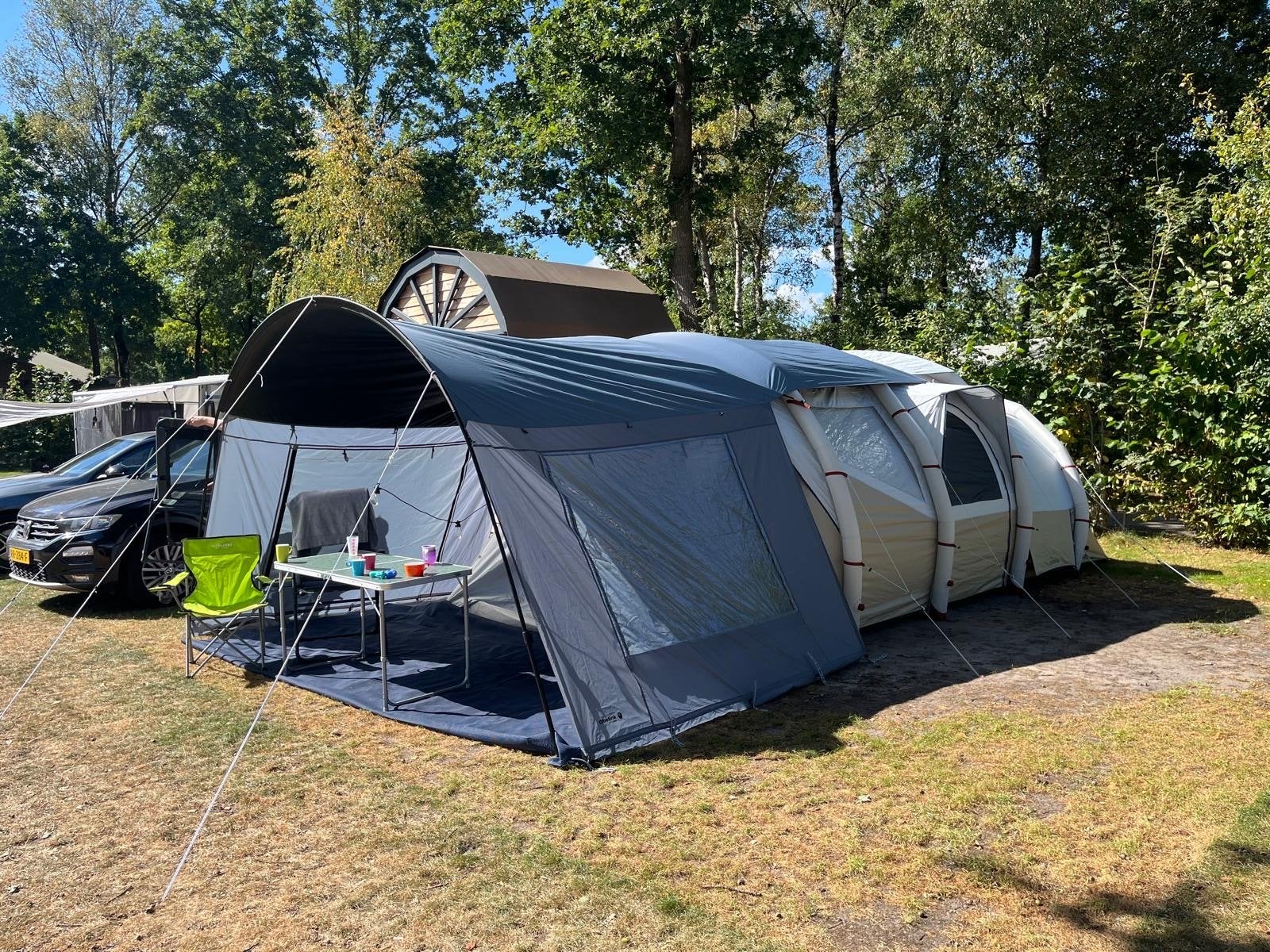 Quechua 6 persoons familietent inclusief luifel & camp bed., Caravans en Kamperen, Tenten, Ophalen, Gebruikt, Tot en met 6