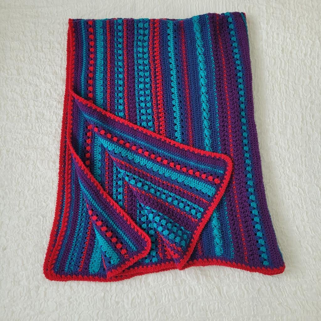 Gebreide gehaakte deken 138x188 cm blauw paars rood, Huis en Inrichting, Woonaccessoires | Plaids en Woondekens, Ophalen of Verzenden