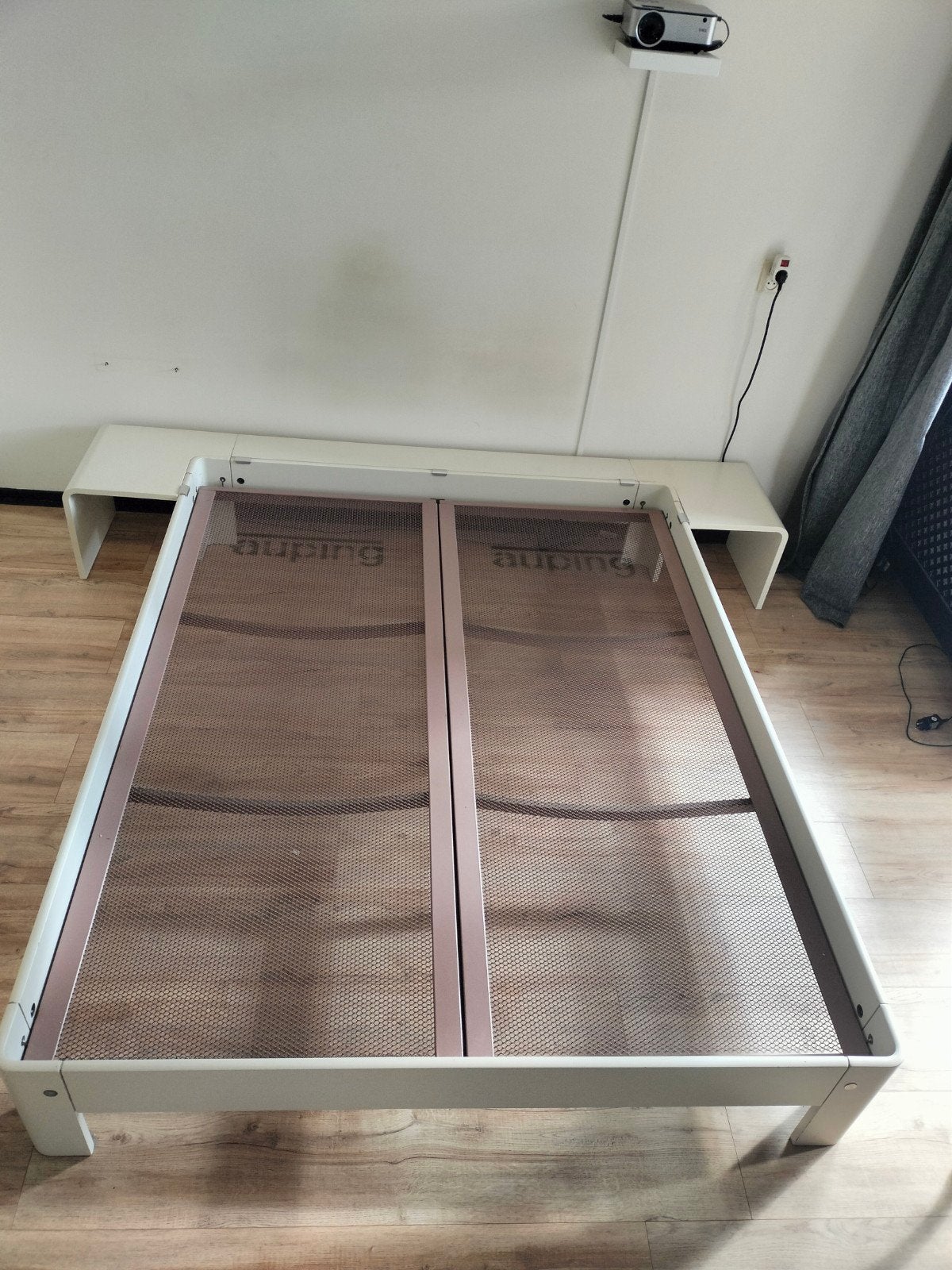 Auping 160*200 met achterwand inclusief bedtafeltjes., Huis en Inrichting, Ophalen, Gebruikt, Wit, Tweepersoons