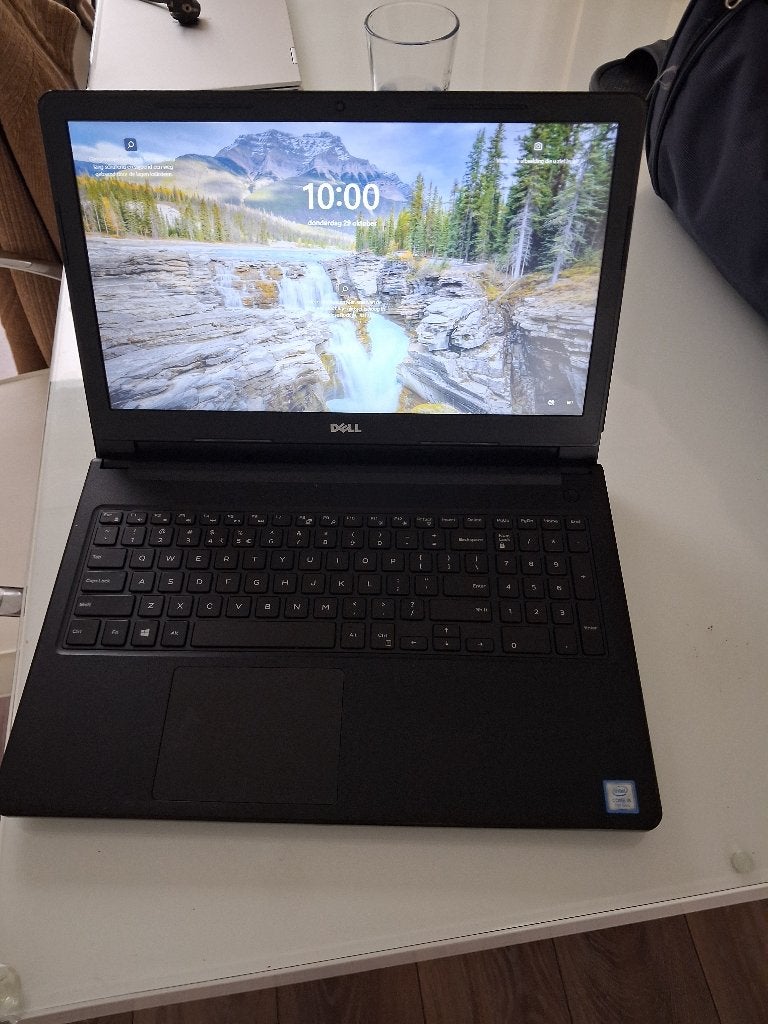 Dell Vostro 15- model 3568- 250 SSD 8 ddr4 Ram 15’ FHD W11, Computers en Software, Ophalen, Gebruikt, 2 tot 3 Ghz, 8 GB