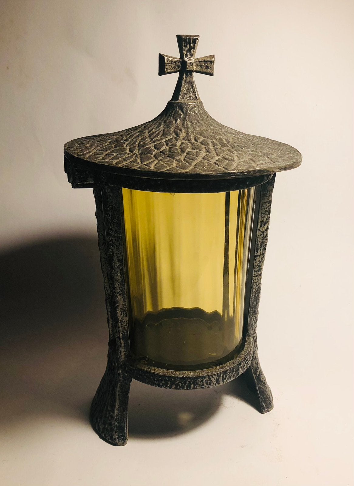 Klassieke lantaarn, graflantaarn met geel getint glas, Ophalen of Verzenden