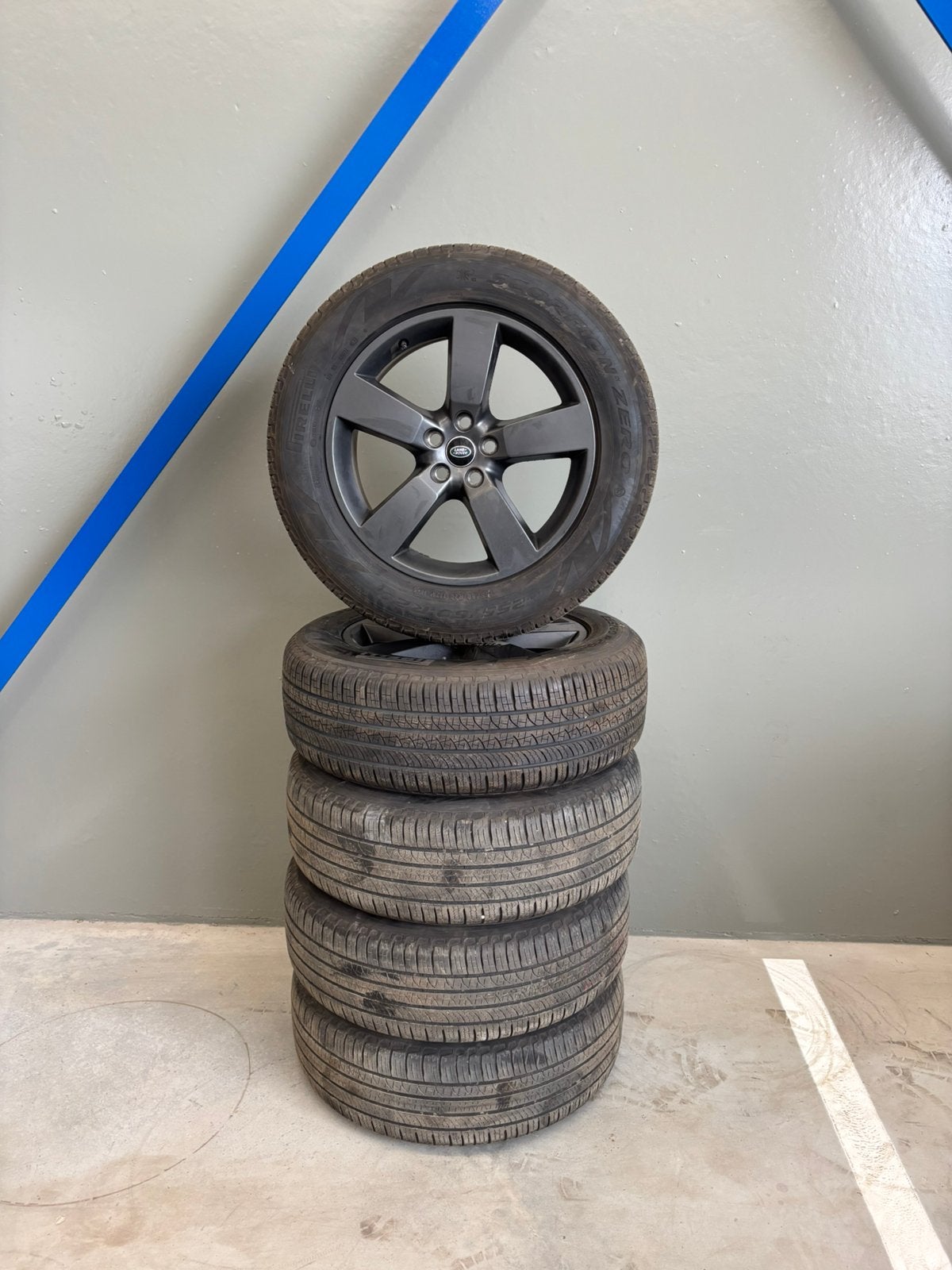 20 inch originele Land Rover Defender velgen met All Season!, Auto-onderdelen, Ophalen, 255 mm, Banden en Velgen, All Season
