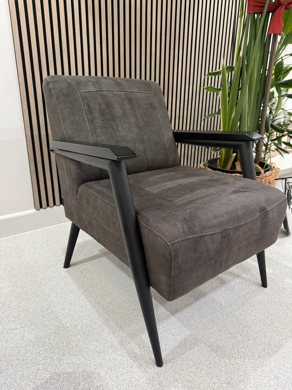 Luxe fauteuil met armleuning zwart, Ophalen of Verzenden, Zo goed als nieuw, 75 tot 100 cm, 50 tot 75 cm