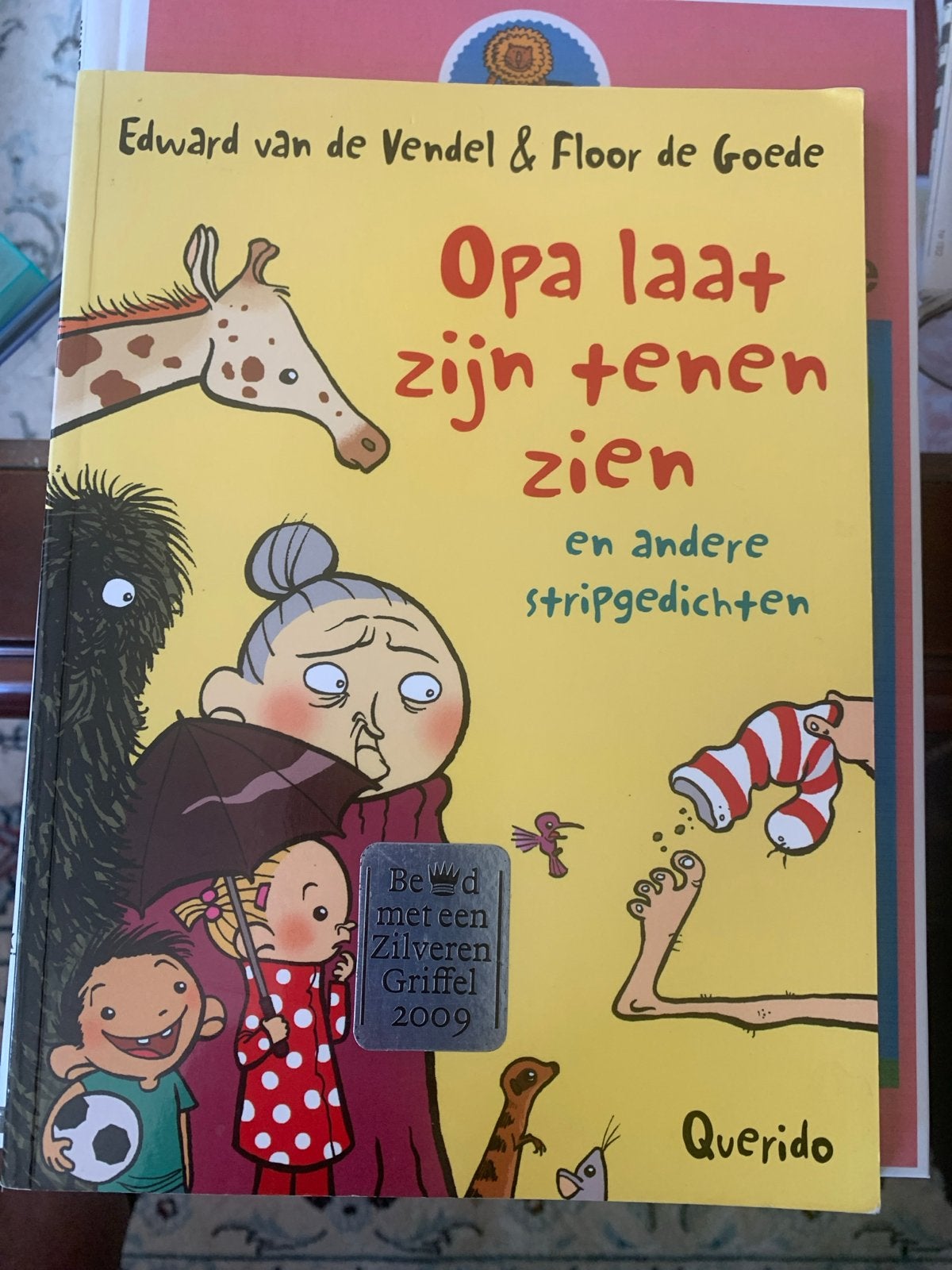 Opa laat zijn tenen zien - Edward van de Vendel, Ophalen of Verzenden, Zo goed als nieuw, Fictie algemeen