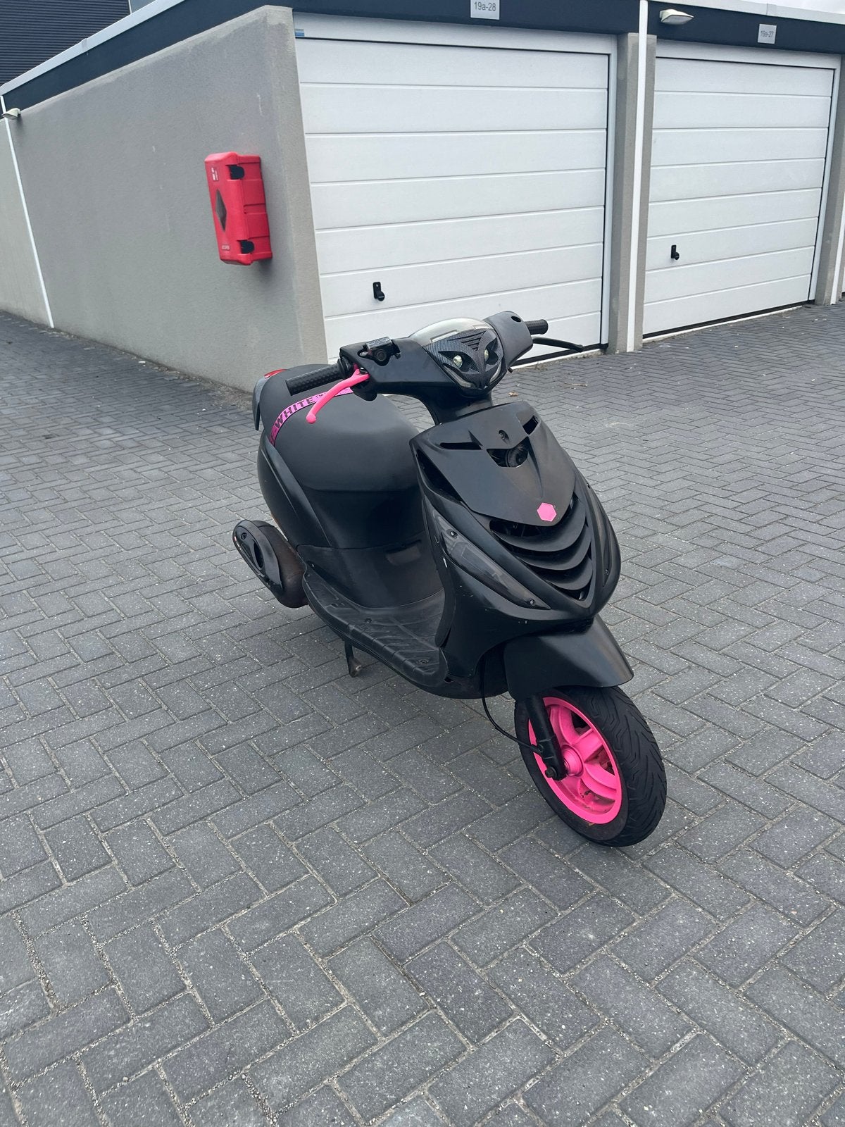 Piaggio Zip Scooter - Mat Zwart met Roze Details, Fietsen en Brommers, Snorfietsen en Snorscooters, Ophalen, Gebruikt, Benzine