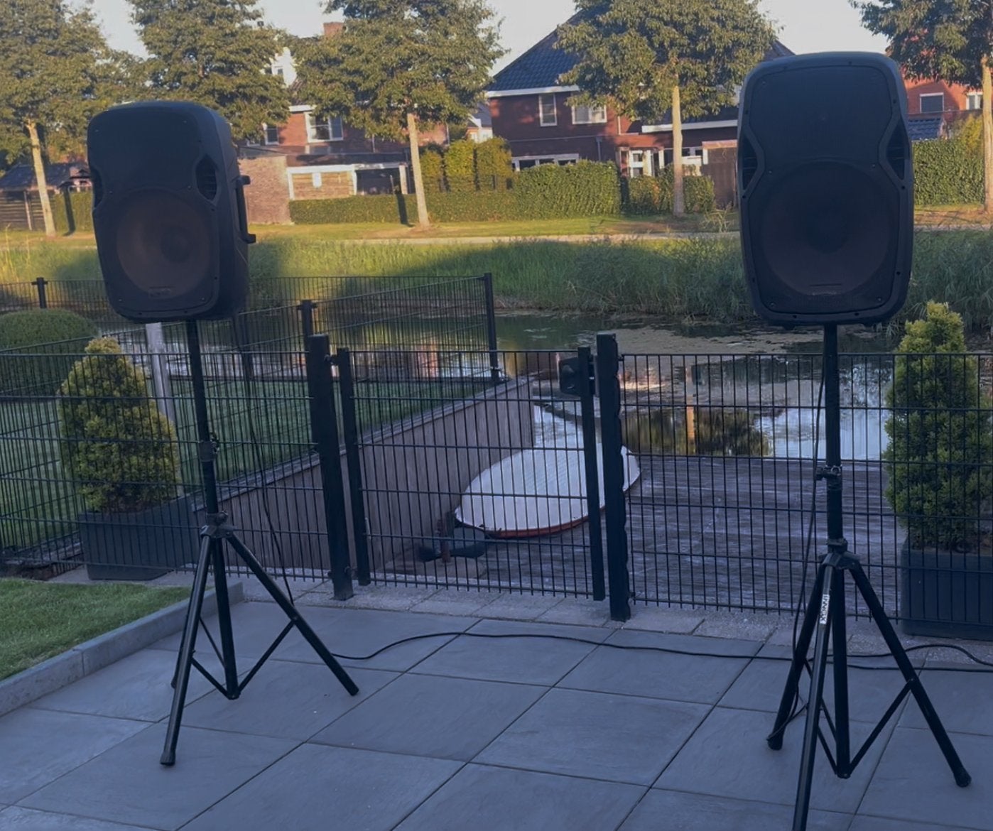 TE HUUR: 15 Inch Geluidsinstallatie / Partyboxen Feestje, Gebruikt, Speakerset, Ophalen of Verzenden, Geschikt voor surround/home cinema