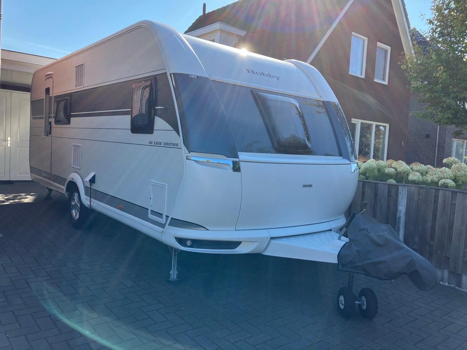 Hobby 560 KMFe De Luxe Ed. 3-STAPELBED/MOVER/VOORTENT/LUIFEL, Kachel, Omvormbare zithoek, Hobby, Treinzit