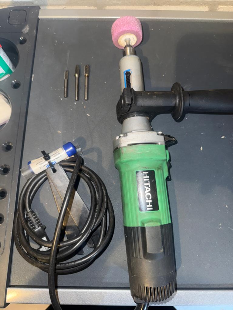 Hitachi GP 2S2 Rechte Slijp/Polijstmachine met Accessoires, Ophalen of Verzenden, Zo goed als nieuw, Minder dan 700 watt, Rechte handslijpmachine