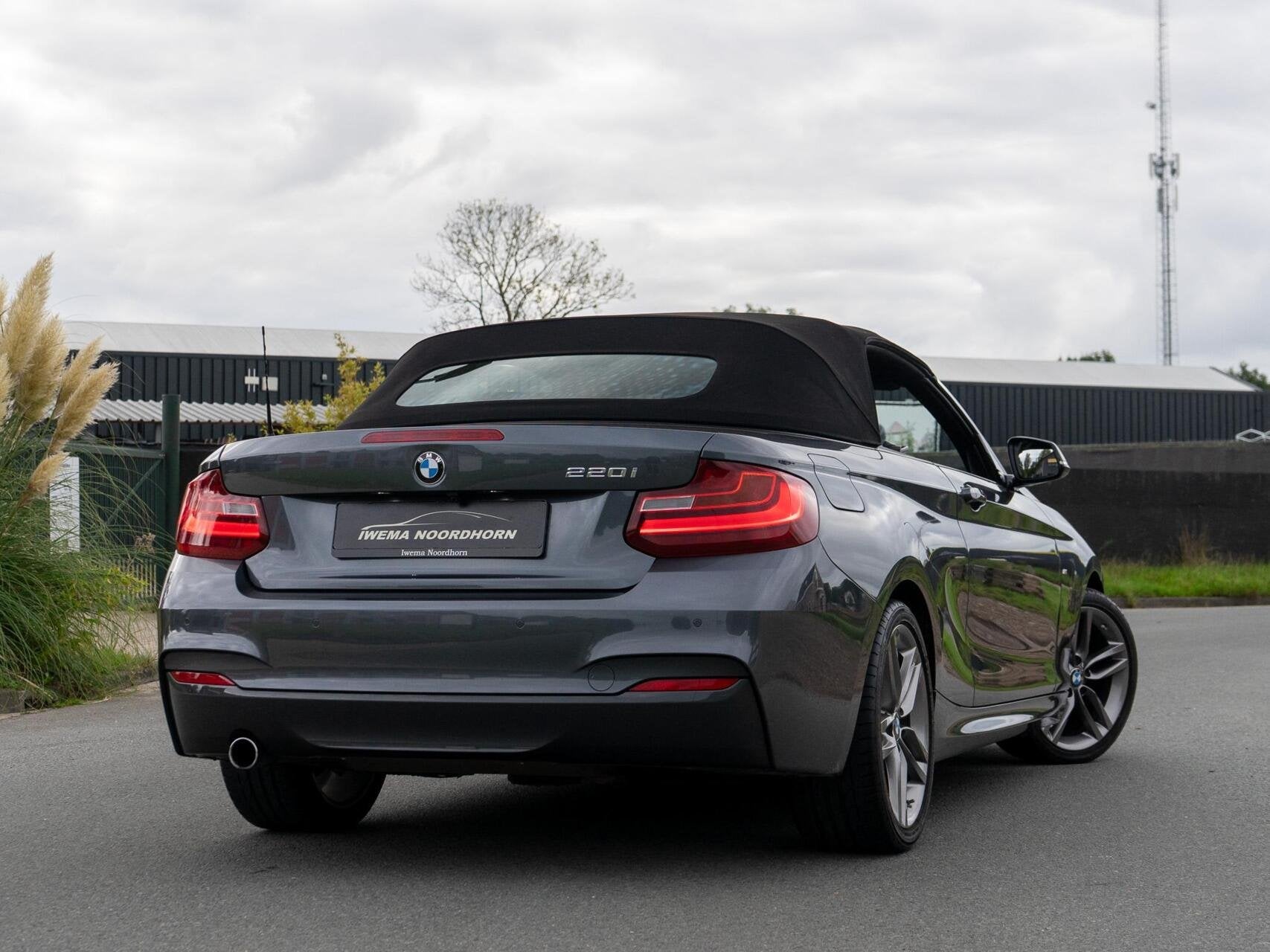 Foto 2 van BMW 2-serie Cabrio 220i M Sport|Camera|Stoelverw.|LED|Sports