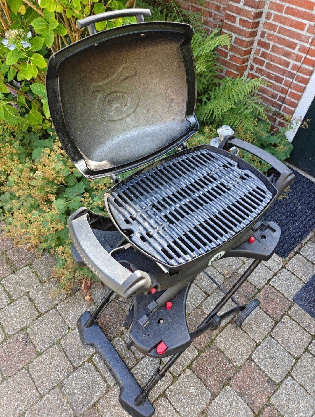 Weber gas BBQ met onderstel en hoes, Ophalen of Verzenden, Gebruikt, Weber