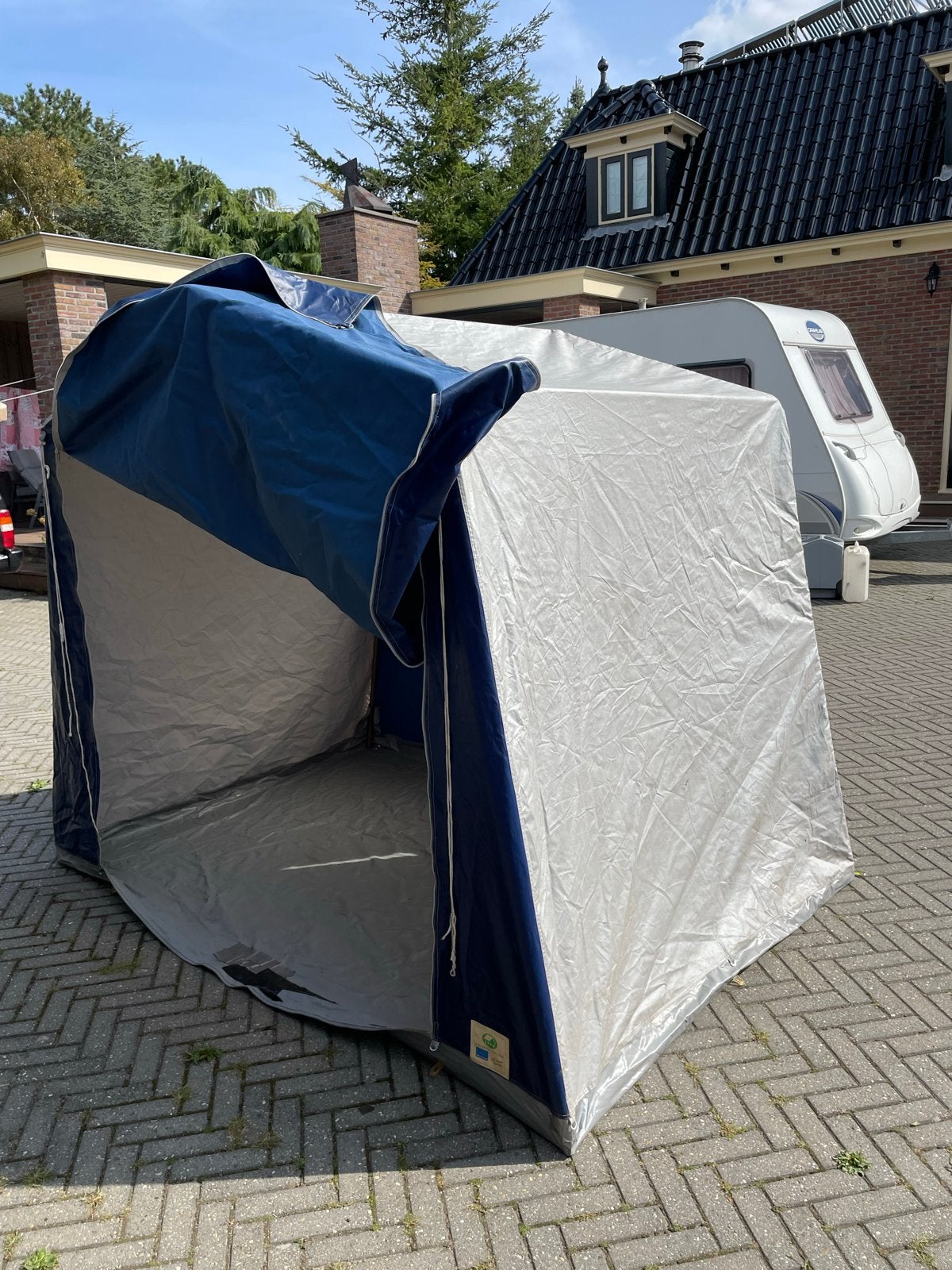 Compacte bijzettent/opbergtent voor camping, Ophalen, Gebruikt, Tot en met 2