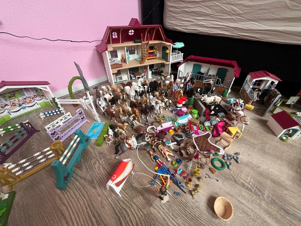 Grote Schleich paardencollectie met manege en accessoires, Kinderen en Baby's, Speelgoed | Overig, Ophalen, Gebruikt, Jongen of Meisje