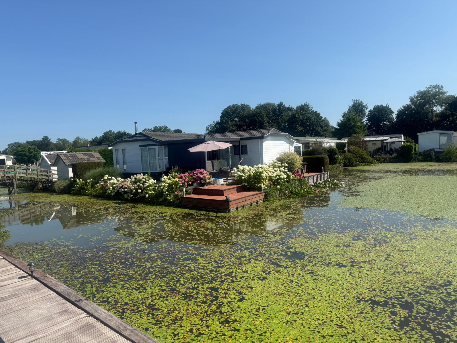 Prachtig groot chalet aan het water camping de Vergarde, Caravans en Kamperen, Stacaravans, Tot en met 3