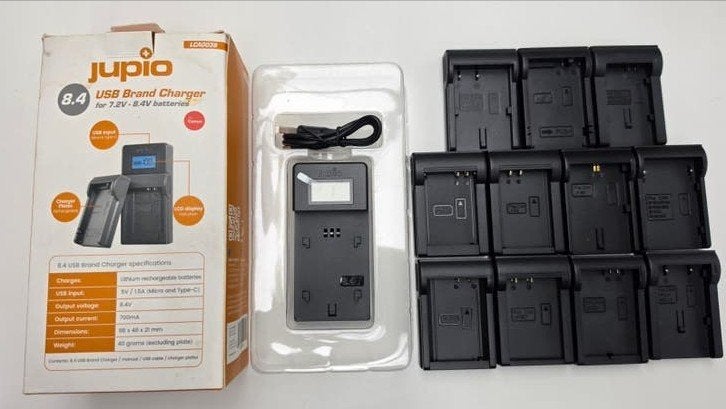 Jupio acculader voor diverse Canon apparaten + 12 adapters, Ophalen of Verzenden
