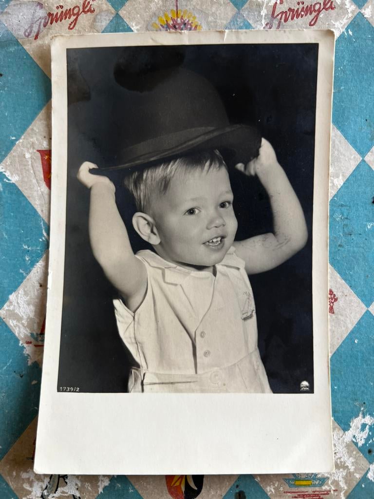 1937 Kindje met hoge hoed (NN), Ophalen of Verzenden, 1920 tot 1940, Gelopen, Kinderen