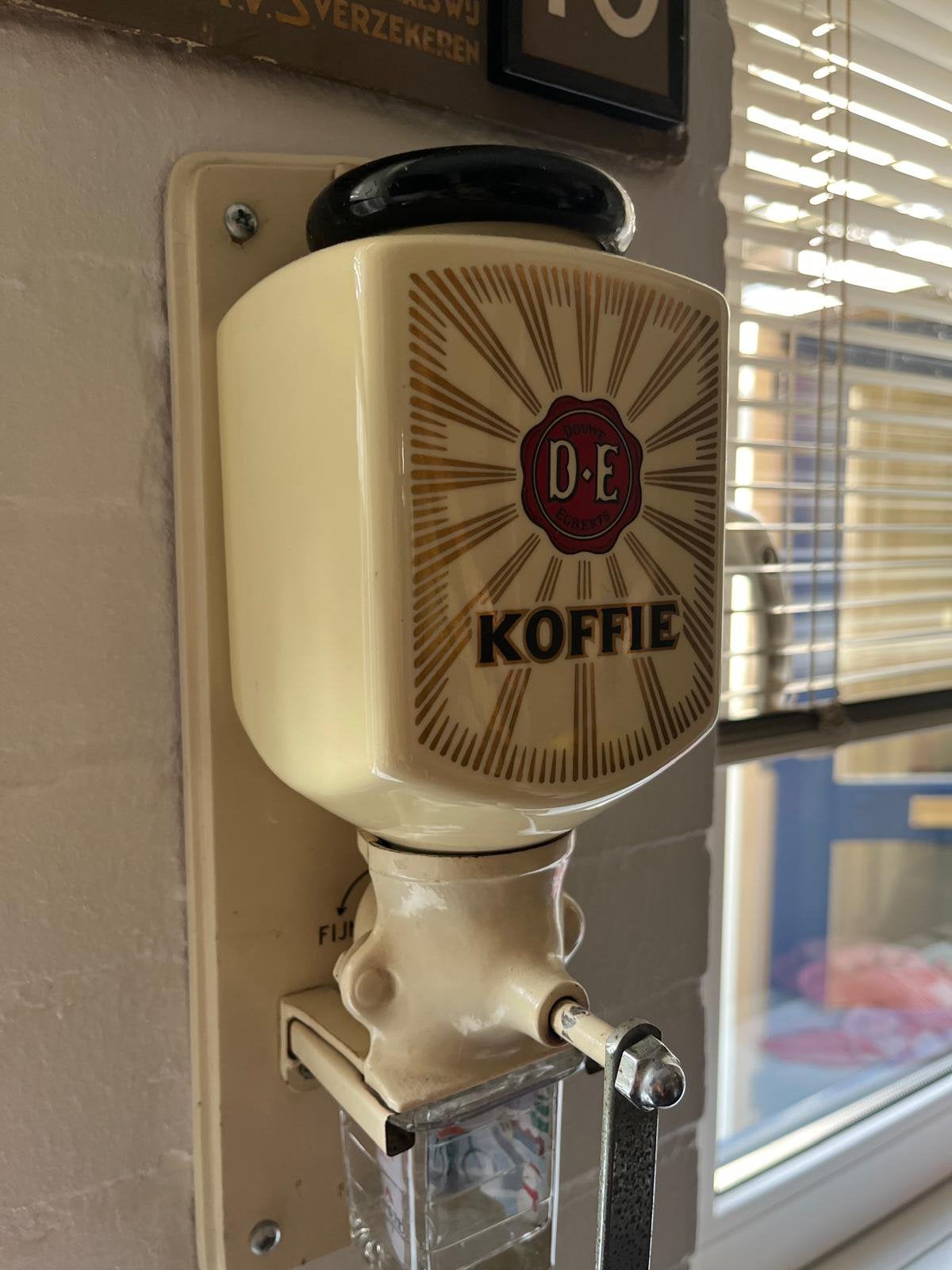 Koffiemolen DE, Ophalen