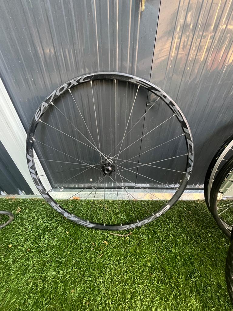 Voorwiel 28 en 26 inch., Fietsen en Brommers, Fietsonderdelen, Ophalen of Verzenden, Zo goed als nieuw