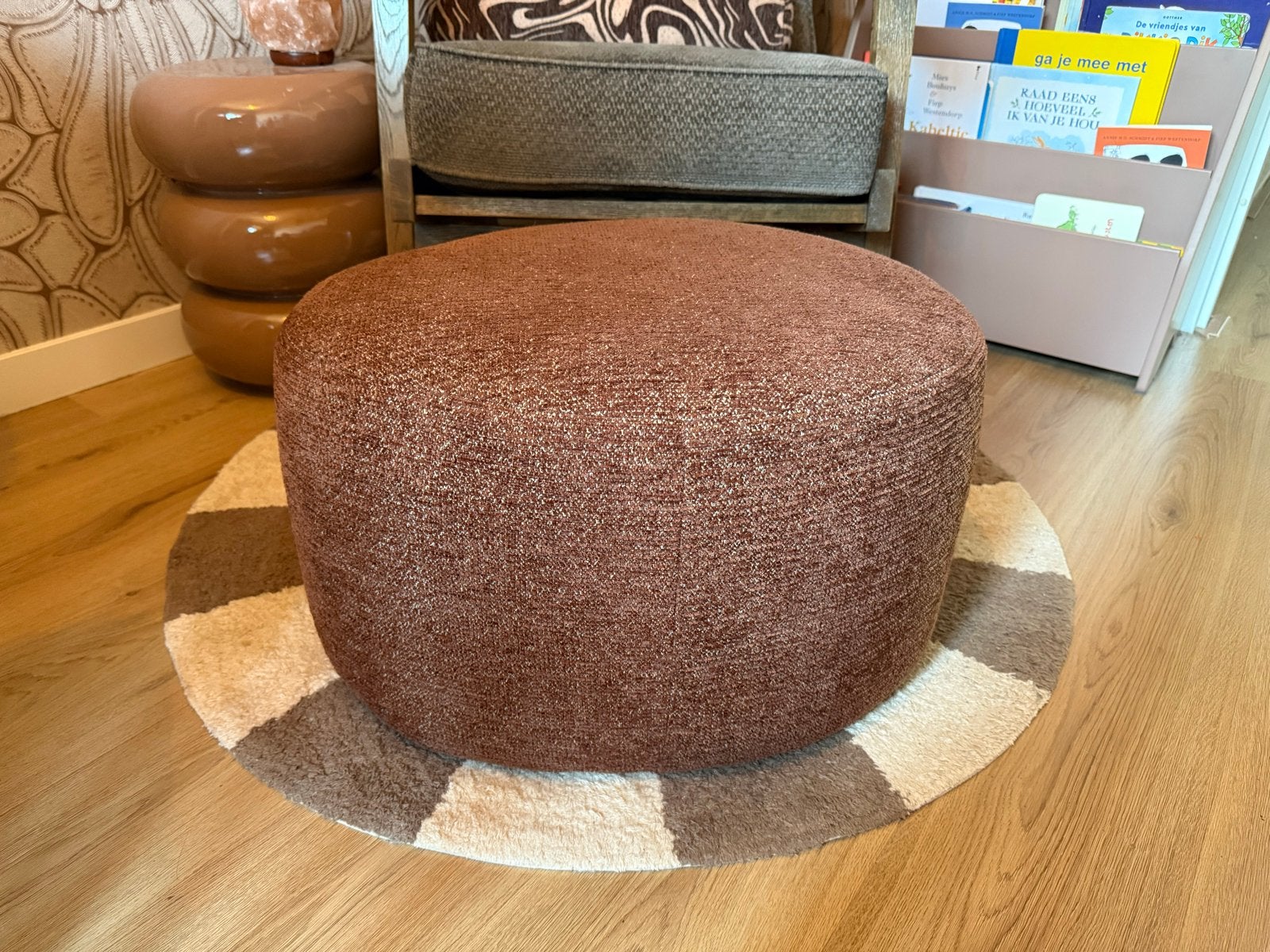 Poef / voetenvank organische vorm terracotta kleur Kwantum, Ophalen, Minder dan 50 cm, Zo goed als nieuw, 50 tot 75 cm