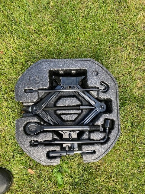 reserve wiel set Hyundai kona kofferbakmat, Ophalen