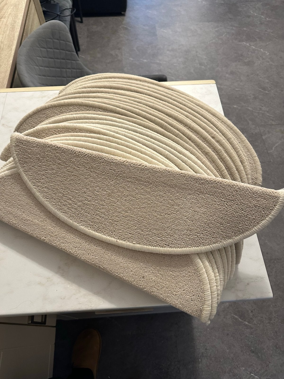 Beige halvemaan trapmatten, Ophalen, Minder dan 50 cm, Beige, Zo goed als nieuw