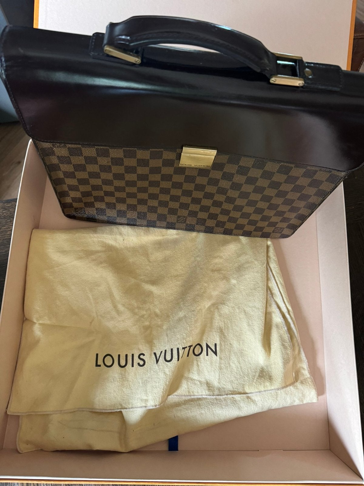 Louis Vuitton aktetas documententas Damier Ebene, Ophalen