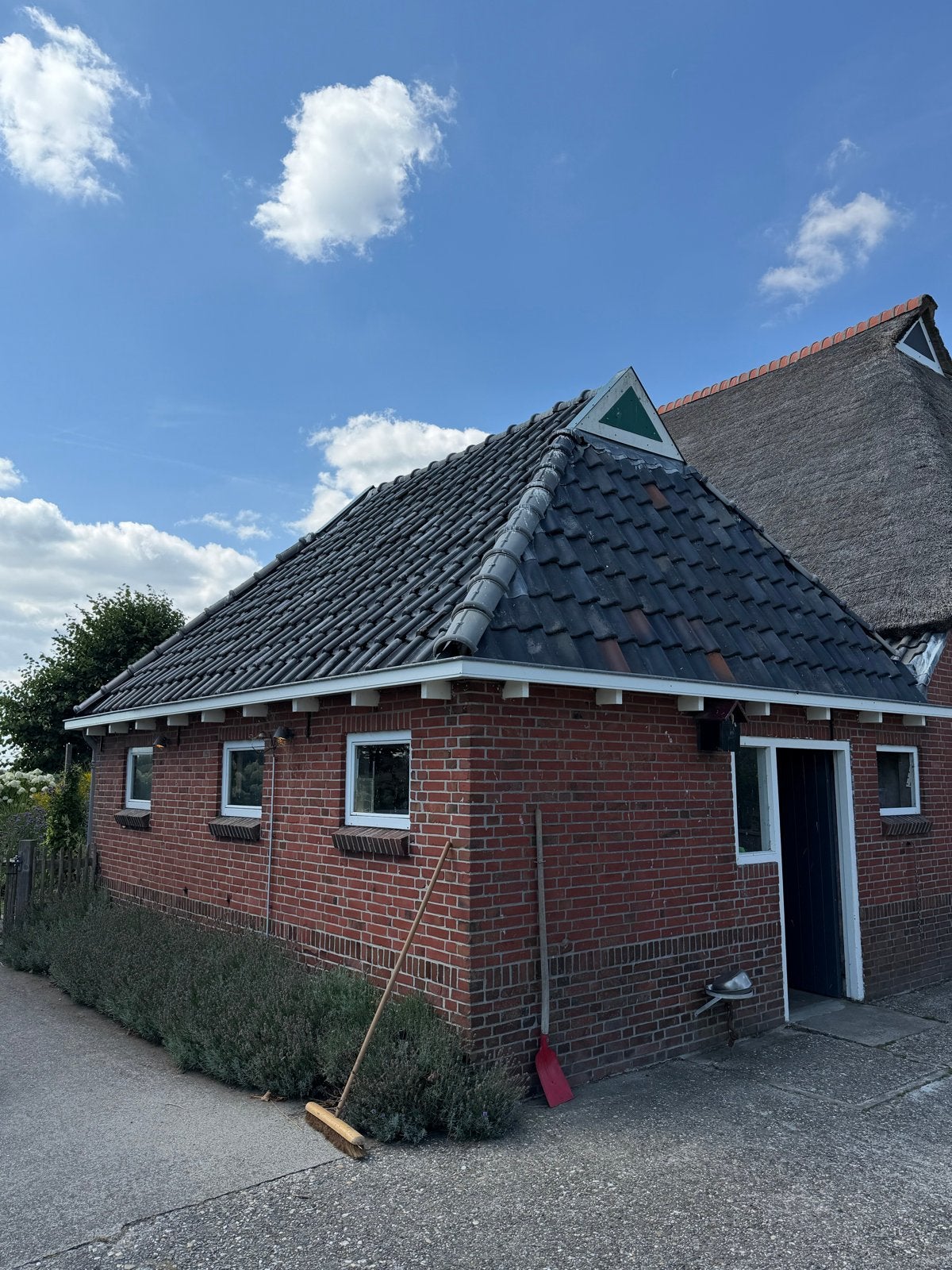 Donkere dakpannen 1000st, Ophalen, Steen of Klei, Zwart, Dakpannen