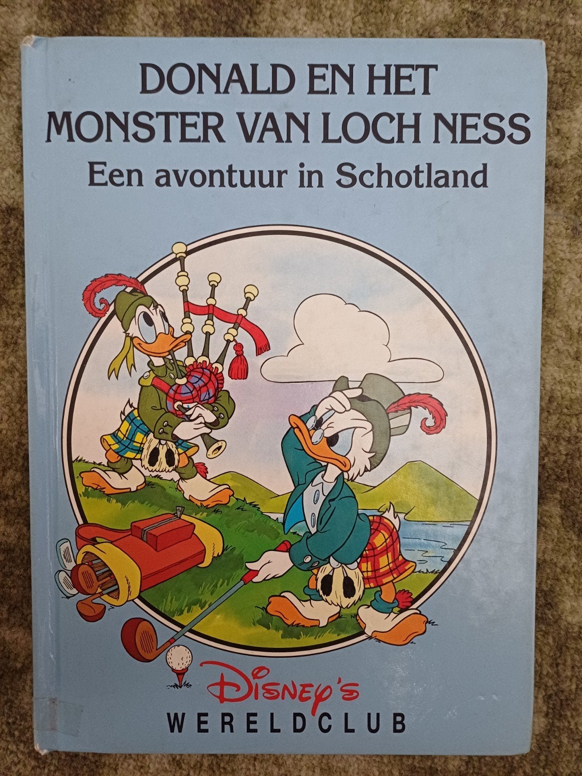 Donald en het Monster van Loch Ness - Disney Wereldclub, Ophalen of Verzenden, Gelezen, Disney, 3 tot 4 jaar