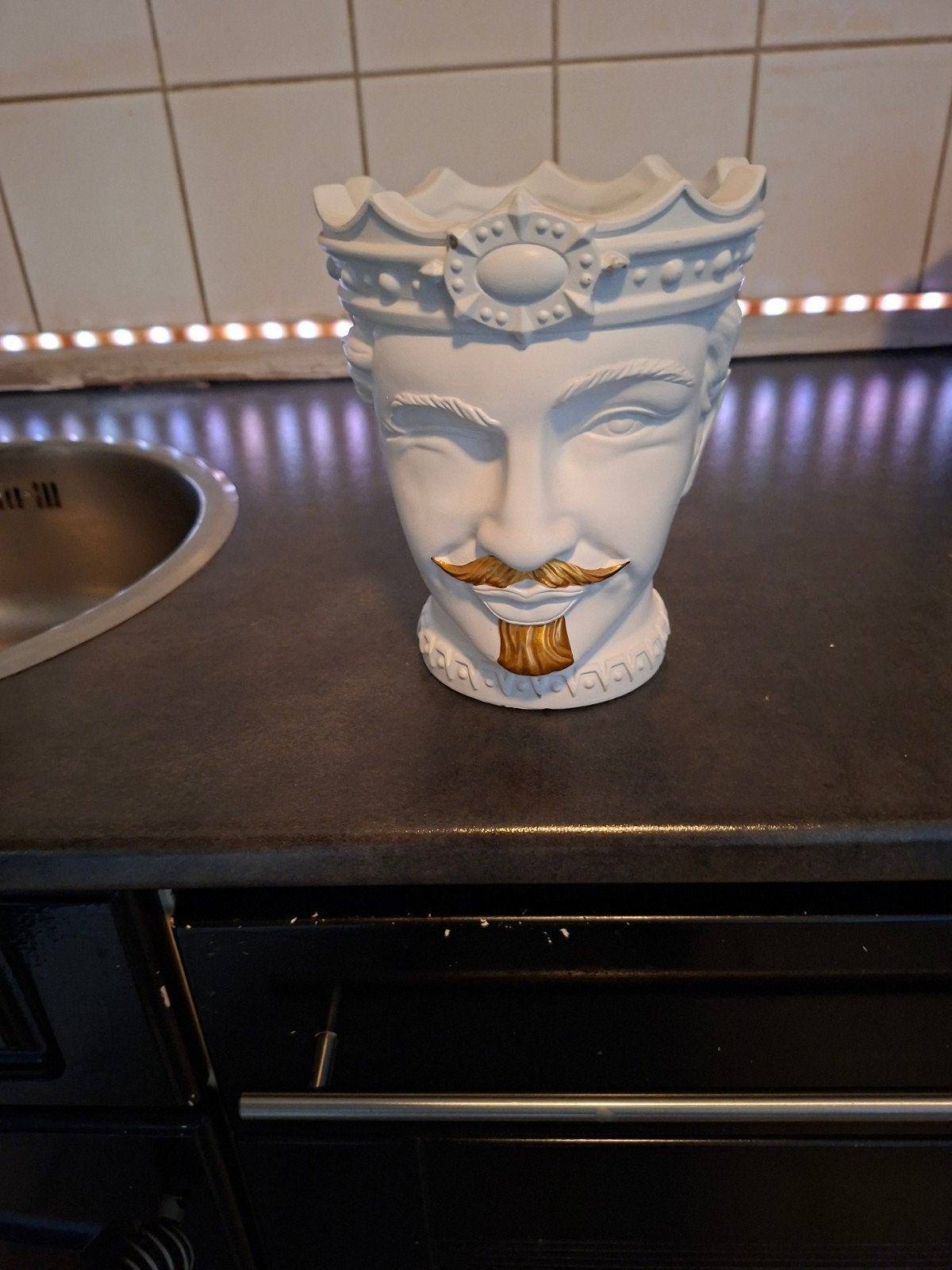 Decoratieve vaas in de vorm van een hoofd met baard, Ophalen