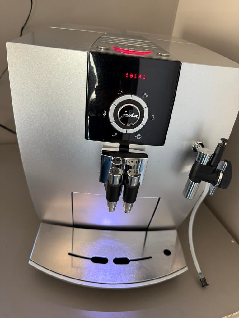Jura Impressa J5, Witgoed en Apparatuur, Koffiezetapparaten, Gebruikt, 10 kopjes of meer, Koffiemachine, Afneembaar waterreservoir