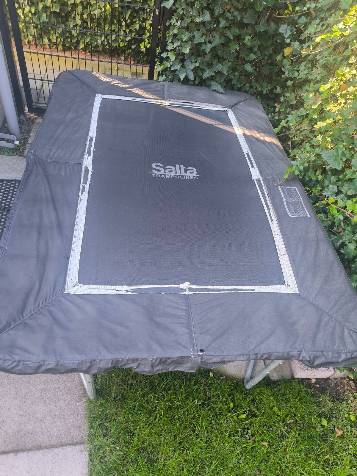 Foto 4 van Salta Trampoline 153x214 cm - Gebruikt maar goed