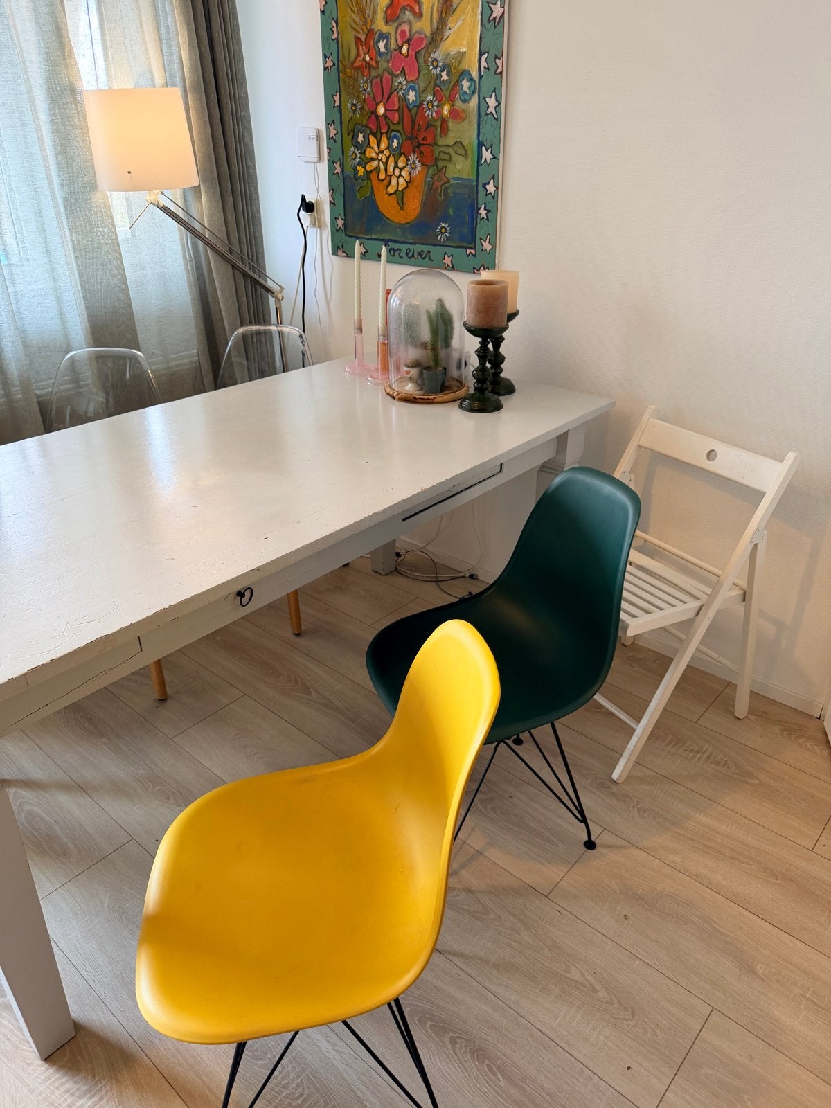 Mooie houten tafel met zes hippe stoelen (180x100cm) (Eames), Huis en Inrichting, Ophalen, Gebruikt, Vijf personen of meer, 150 tot 200 cm
