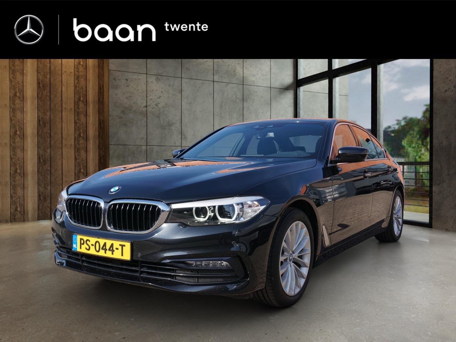 BMW 5-serie 520i Executive Sportline Automaat, Auto's, Gebruikt, 4 cilinders, 1505 kg, Zwart