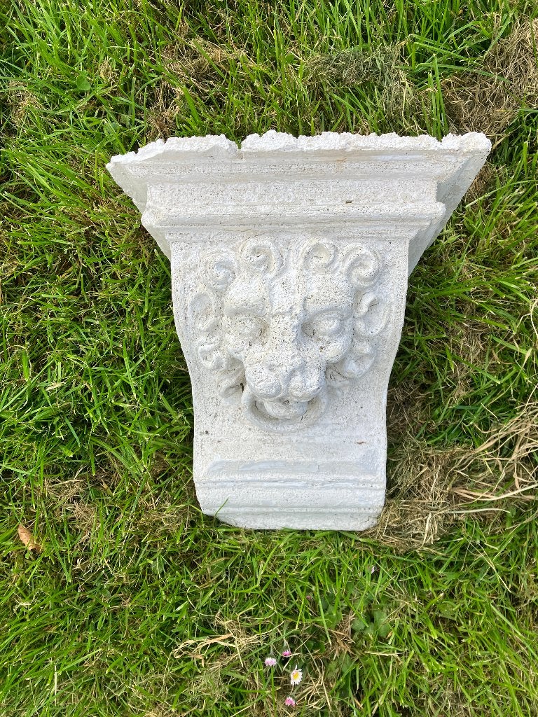 console sokkel leeuwenkop, Ophalen