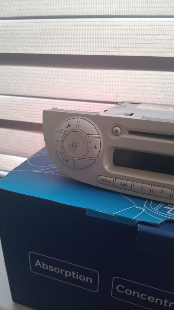Originele Fiat 500 Radio CD MP3 Speler Crème Kleur, Auto diversen, Autoradio's, Ophalen of Verzenden, Gebruikt