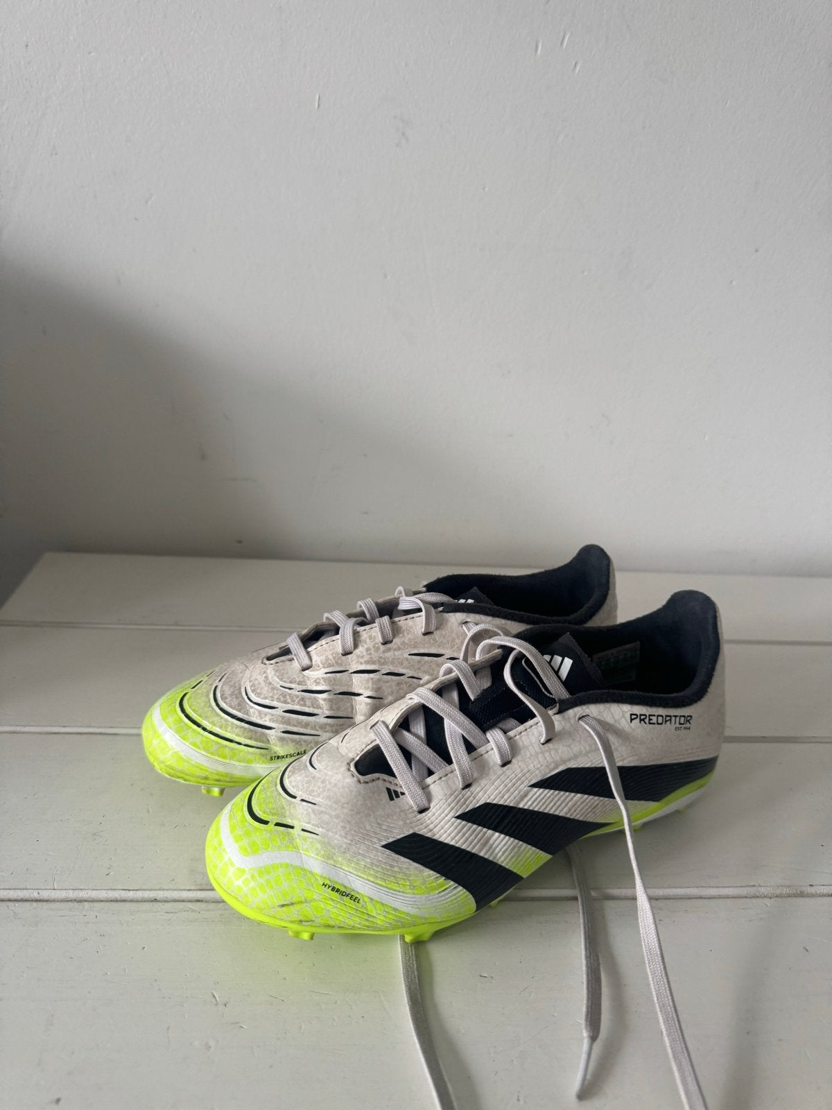 Adidas Predator voetbalschoenen kunstgras maat 35, Ophalen of Verzenden, Gebruikt, Schoenen