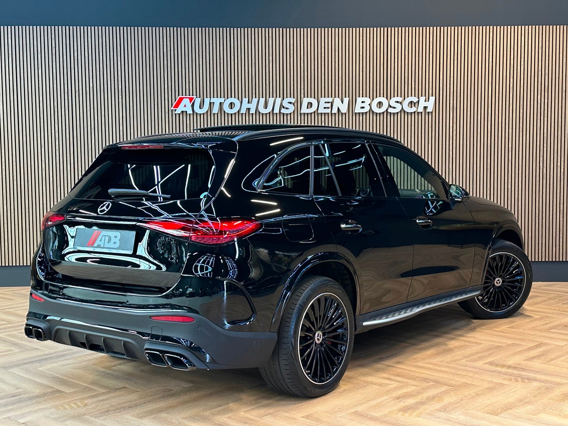 Mercedes-Benz GLC-klasse 400e 4MATIC AMG Line 381PK Burmeste, Auto's, Automaat, Dealer onderhouden, Gebruikt, Zwart