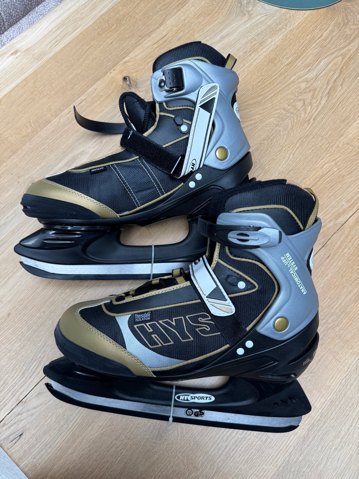 HY Sports ijshockeyschaatsen maat 44 met beschermset, Ophalen of Verzenden, Nieuw, IJshockeyschaatsen, Overige merken