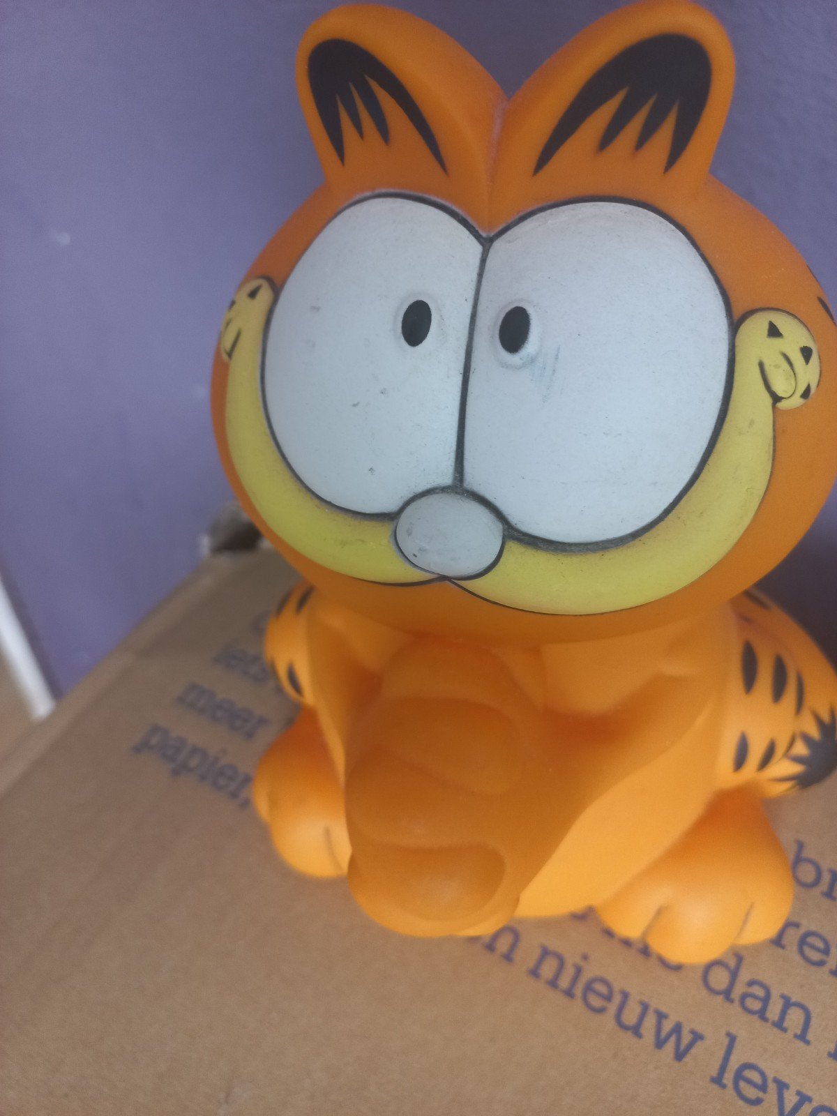 Garfield spaarpot - Vintage stripfiguur spaarpot, Verzamelen, Ophalen of Verzenden, Gebruikt, Kunststof, Strip- of Tekenfilmfiguur